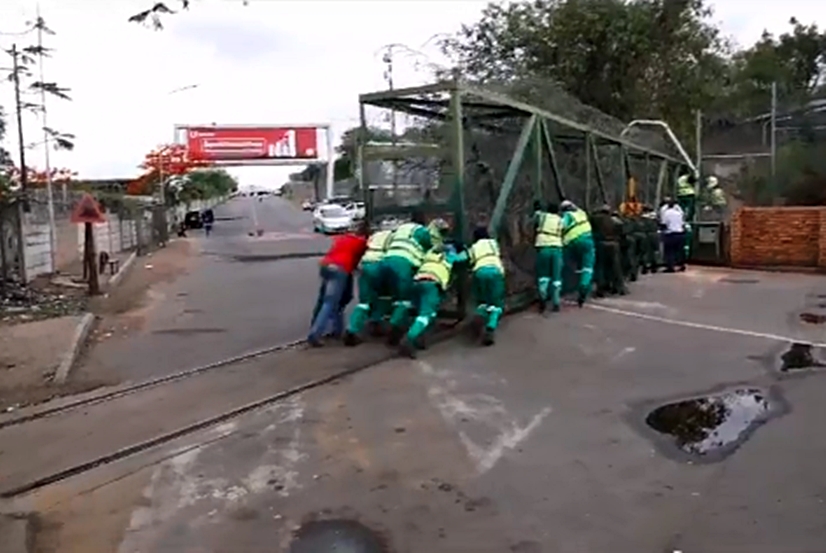 South Africa-Mozambique Lebombo border reopens after army deployed