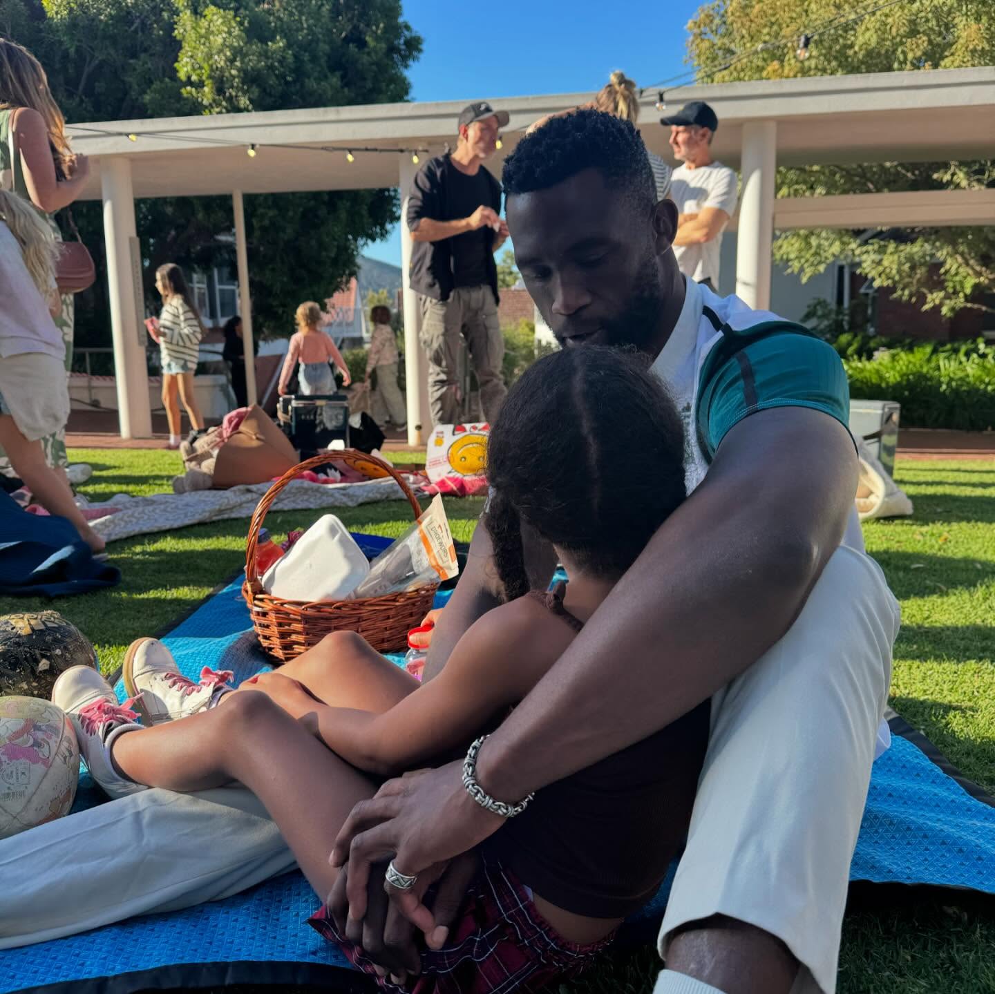 Siya Kolisi’s heartwarming moment with daughter at school sports event