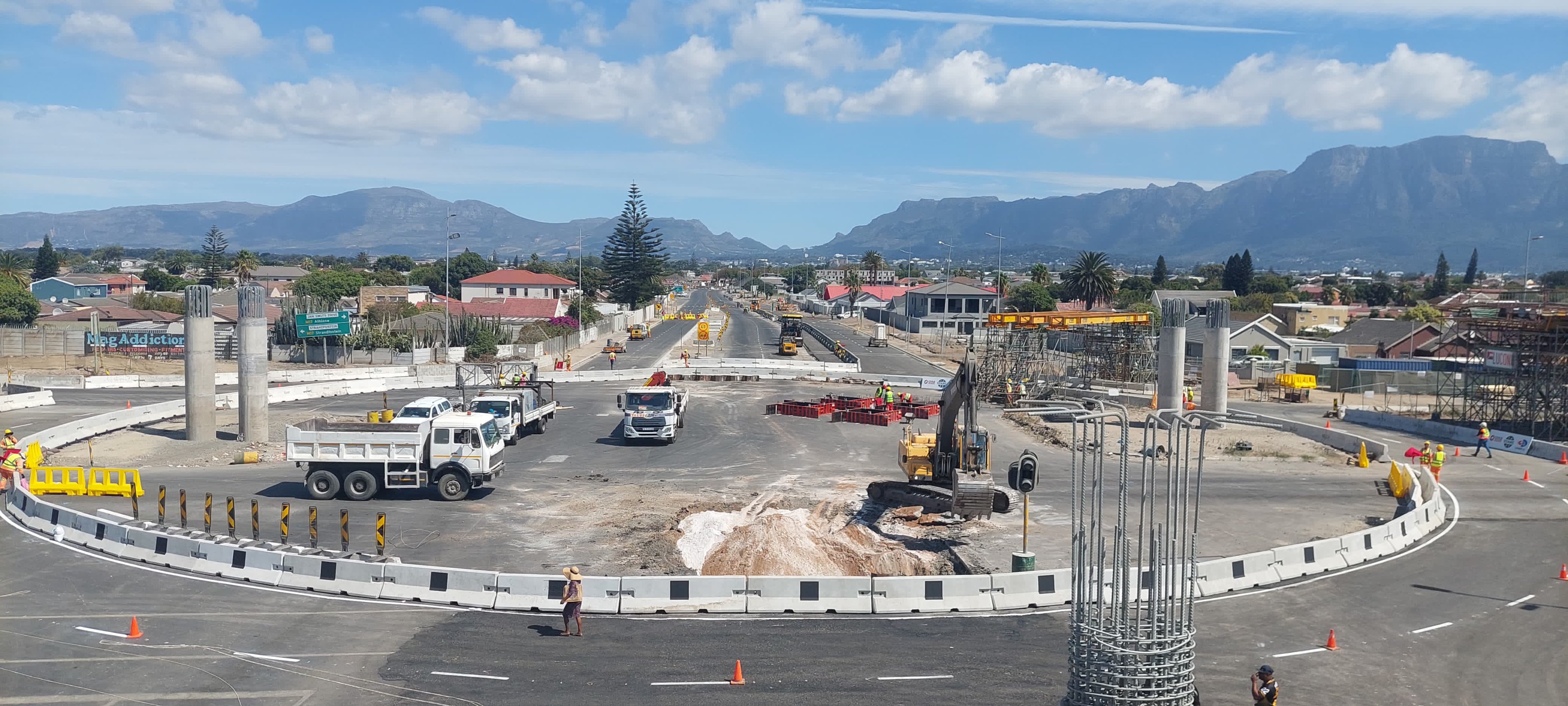 City of CT warns truck drivers about height restrictions at Govan Mbeki Road & Jan Smuts Drive