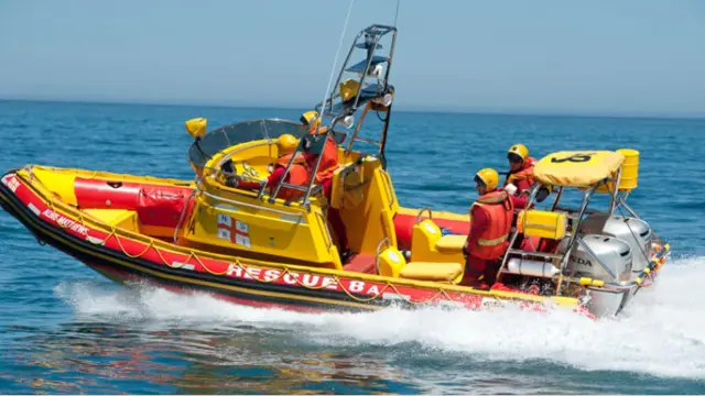 ski boat